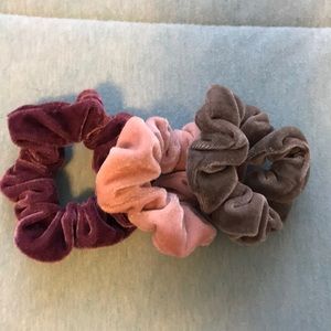 3pk velvet scrunchies